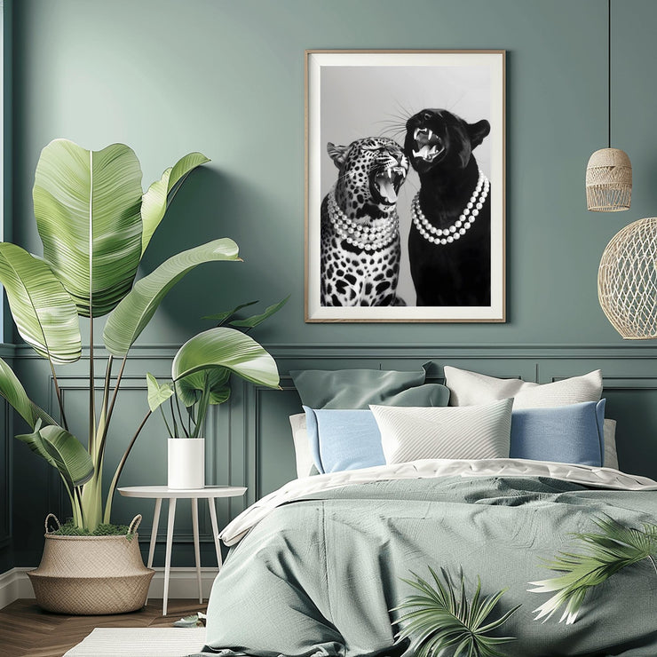 Elegant Black Panther & Leopard Pearl Necklace Wall Art - Luxury Animal Print, Modern Matte Poster, Home Decor for Living Room